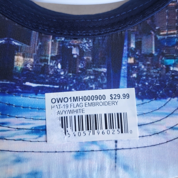 Freedom Tower HAT NEW - Picture 3 of 6